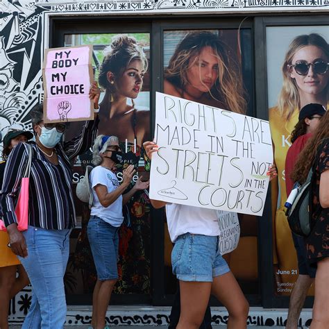 gucci e gli abiti pro aborto|L'abito utero di Gucci e gli altri: la moda è politica.